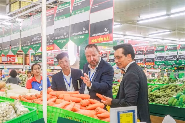 Thailand Trade Representative Umesh Pandey visits the MM Mega Market Vietnam during his working visit to Vietnam. (Photo courtesy of the company)