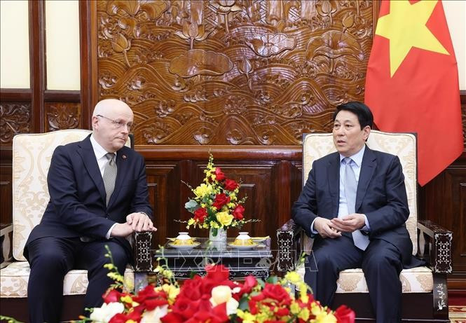 State President Luong Cuong holds a reception for Finnish Ambassador to Vietnam Keijo Norvanto, August 15, 2025. (Photo: VNA)