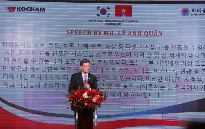 Le Anh Quan, Standing Vice Chairman of the municipal People's Committee and Chairman of the Vietnam-Korea Friendship Association delivers speech at the event. (Photo: VNA)