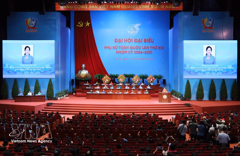 Le Thi Thuy, Vice President of the Vietnam Fatherland Front Central Committee and President of the Vietnam Women's Union (VWU), delivers the opening speech at the congress on June 18. (Photo: VNA)
