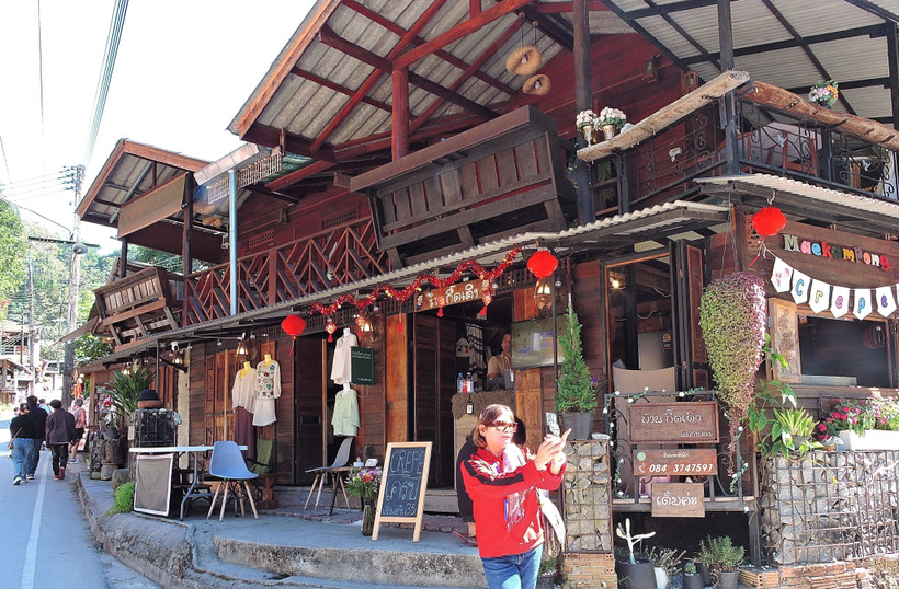 The mountainous city of Chiang Mai attracts large numbers of Thai and international tourists. (Photo: VNA)