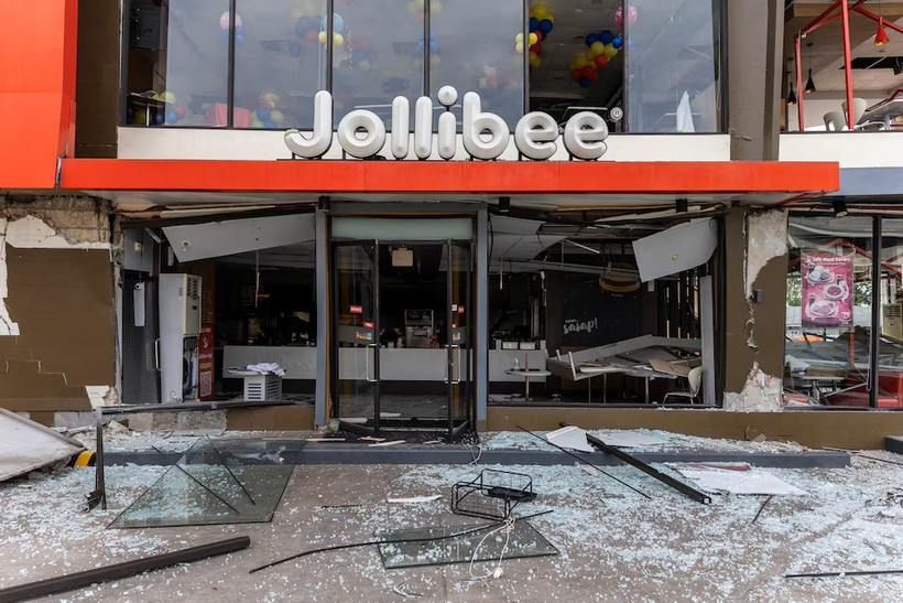 Fallen debris is pictured outside a damaged Jollibee restaurant in the aftermath of a magnitude 6.9 quake in Bogo, Cebu, Philippines, on October 1, 2025. (Photo: Reuters)