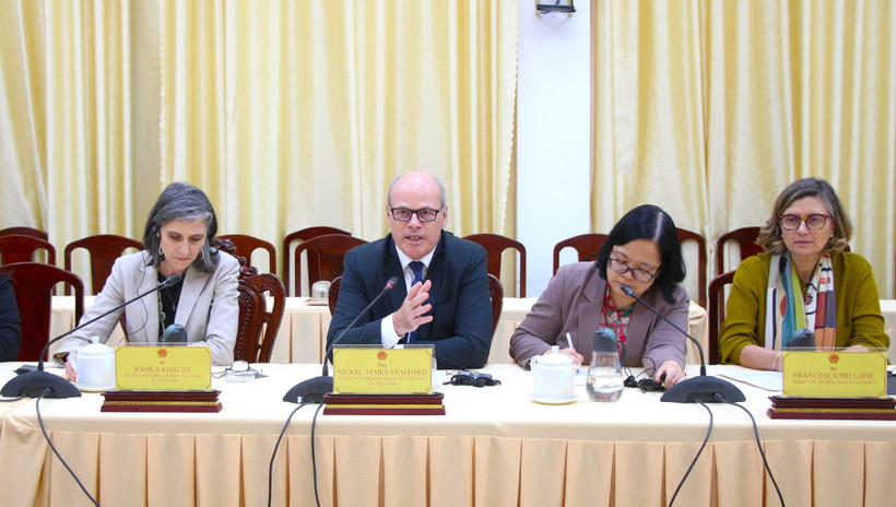 Canadian Ambassador to Vietnam Nickel James Stafford speaks at the meeting with Can Tho city on November 17, 2025. (Photo: VNA)