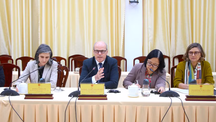 Canadian Ambassador to Vietnam Nickel James Stafford speaks at the meeting with Can Tho city on November 17, 2025. (Photo: VNA)