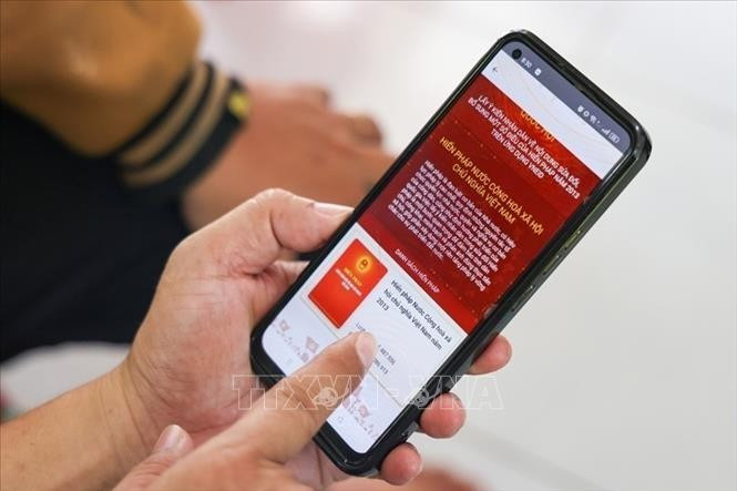 More than 17.1 million citizens give feedback on proposed amendments to the 2013 Constitution through the VNeID application as of 8:00 pm on May 26. (Photo: VNA)