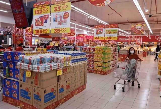 A Go! supermarket in Long Bien, Hanoi. The supermarket chain is owned by Central Retail, which plans to invest 1.38 billion USD to expand in Thailand and Vietnam. (Photo: VNA)