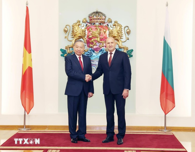 Party General Secretary To Lam (L) and Bulgarian President Rumen Radev at the Presidential Palace. (Photo: VNA)