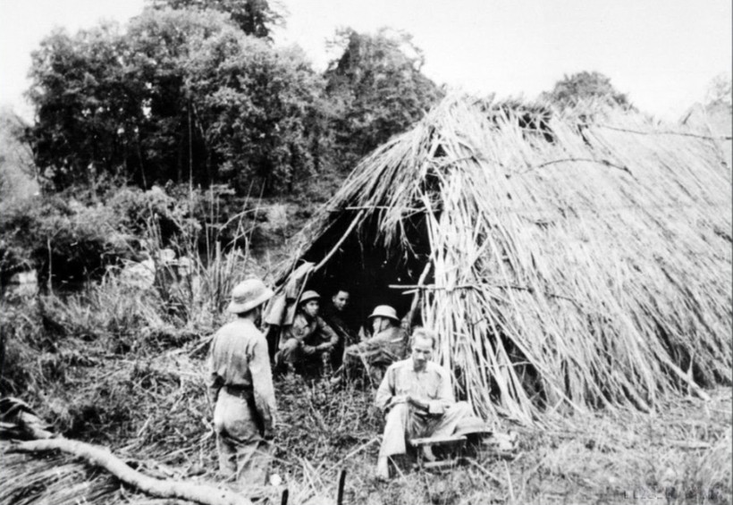 President Ho Chi Minh wrote a directive in front of a thatched hut on his way to the 1950 Border Campaign. (Photo: VNA)