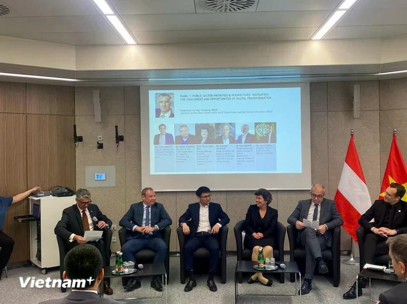 Delegates at the Vietnam–Austria High-Tech and Innovation Forum, Vienna, May 16. (Photo: VNA)