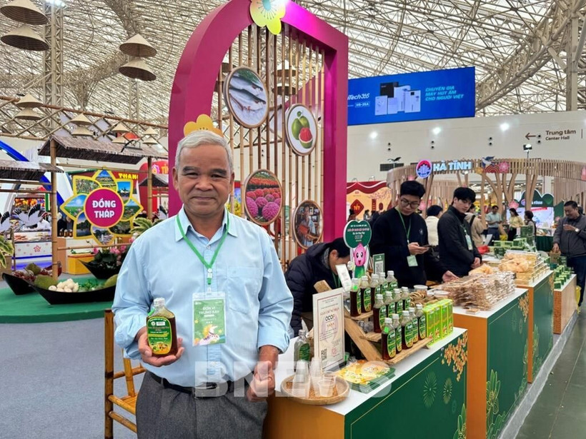 Le Van Nam, a board member of My Long Agricultural Services Cooperative in Dong Thap province, says the cooperative’s main objective at the spring fair is to reach more consumers and raise awareness of its products. (Photo: VNA)