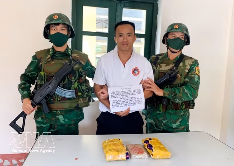 Luong Van Thoi (born in 1997), a resident of Tan Tien village in Chieu Luu commune, Nghe An province, at the investigation agency's office. (Photo: VNA)