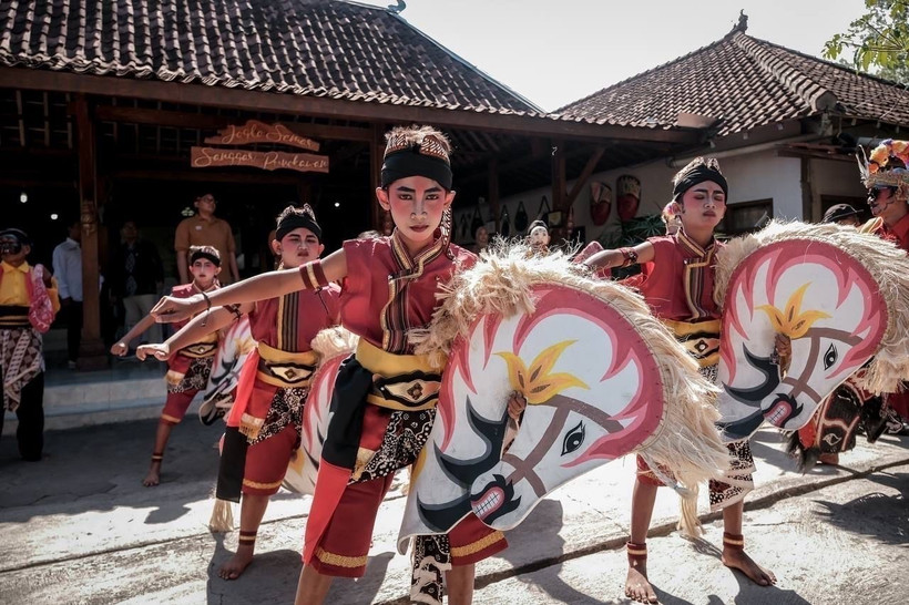 Distinctive festivals across Indonesia attract international visitors. (Photo published by VNA)