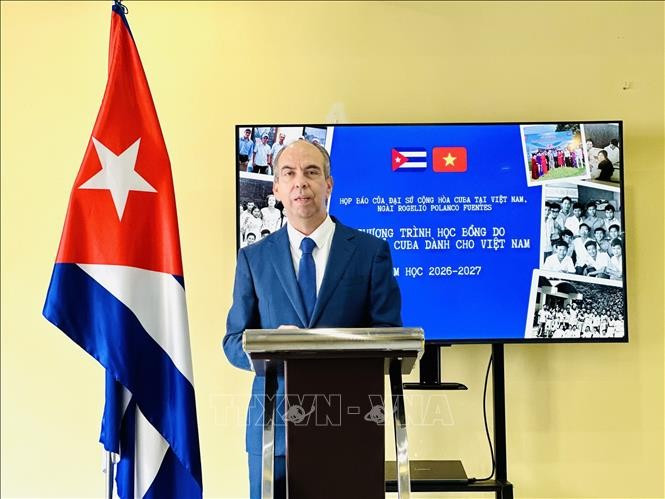 Cuban Ambassador to Vietnam Rogelio Polanco Fuentes speaks at the press conference on scholarships to Vietnamese students. (Photo: VNA)
