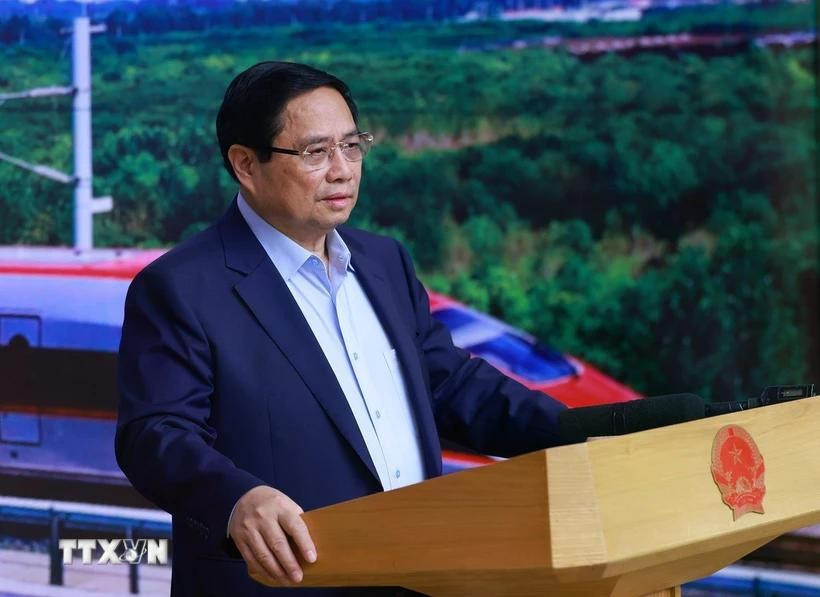 Prime Minister Pham Minh Chinh speaks at the meeting on April 26. (Photo: VNA)