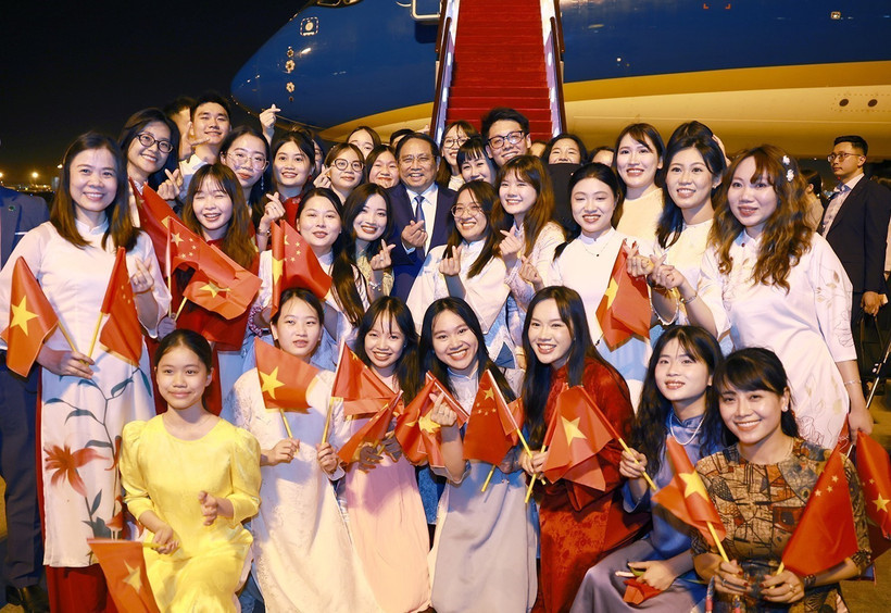 Farewell ceremony for Prime Minister Pham Minh Chinh on the conclusion of his trip to the 16th WEF Tianjin and official working visit to China. (Photo: VNA)