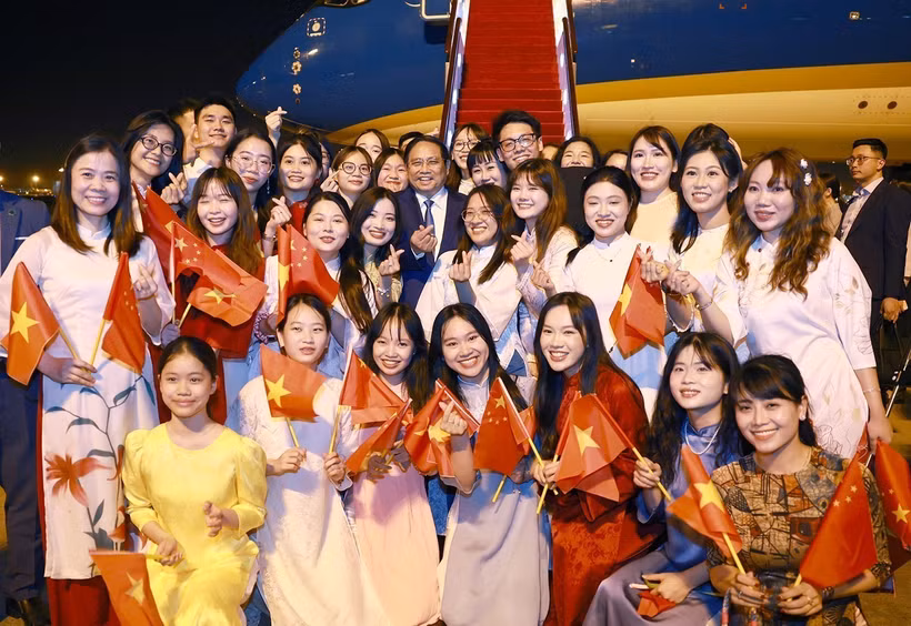 Farewell ceremony for Prime Minister Pham Minh Chinh on the conclusion of his trip to the 16th WEF Tianjin and official working visit to China. (Photo: VNA)