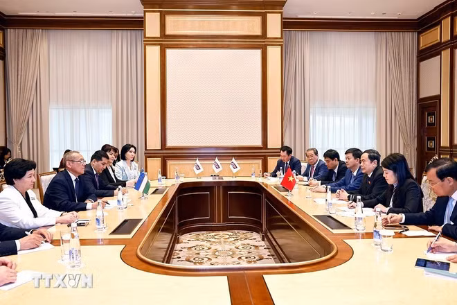 meeting.jpg
