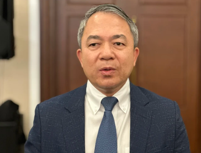 Associate Professor Pham Ba Nha, Director of the women’s health centre at Vinmec Times City International Hospital, says that cryopreservation can proceed without delaying ongoing treatments. (Photo: VietnamPlus) mo buong trung 2.PNG