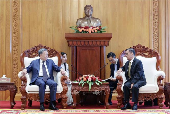 President To Lam and former Lao Prime Minister Thongsing Thammavong (Photo: VNA) Thongsing Thammavong.jpg