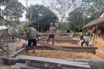 Under the housing improvement programme, a house is being built in Cam Tuyen commune, Cam Lo district in Quang Tri province (Photo: VNA)