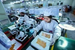 An electronic circuit board inspection line at a Korean enterprise in Yen Phong Industrial Zone, Bac Ninh province. (Photo: VNA) 