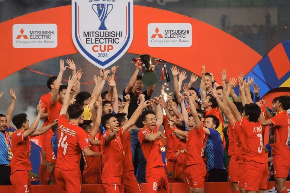 Vietnam’s national football team, under the leadership of Korean coach Kim Sang-sik, wins the ASEAN Cup 2024. (Photo: VNA)