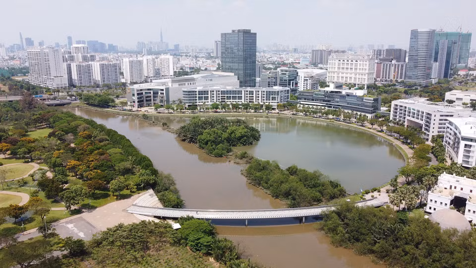 An aerial view of Ho Ban Nguyet (Eclipse Lake) Park in the Phu My Hung residential area, District 7. (Photo: VNA)