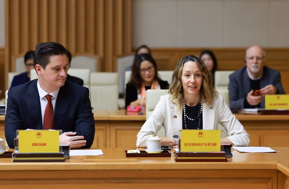 A representative of the US Embassy in Vietnam speaks at the dialogue. (Photo: VNA)