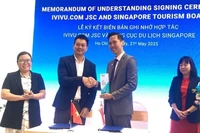 The MoU signing ceremony between the Singapore Tourism Board (STB) and iVIVU.com on May 21 (Photo: VNA)