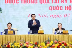 Prime Minister Pham Minh Chinh (C) chairs a conference on March 7 on the implementation of laws and resolutions adopted at the 9th extraordinary session of the 15th National Assembly. (Photo: VNA)