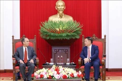 Politburo member, Secretary of the Party Central Committee and Chairman of its Commission for Information, Education and Mass Mobilisation Nguyen Trong Nghia (R) receives Cuban Ambassador to Vietnam Rogelio Polanco Fuentes. (Photo: VNA)