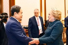 National Assembly Chairman Tran Thanh Man (L) meets with Speaker of the Federation Council (Upper House) of the Russian Federal Assembly Valentina Matviyenko in Uzbekistan on April 6. (Photo: VNA)