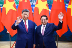 Prime Minister Pham Minh Chinh (R) and General Secretary of the Communist Party of China (CPC) Central Committee and President of China Xi Jinping. (Photo: VNA)