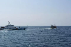 A ship of the Coast Guard Region 4 High Command patrols on the southwestern sea area. (Photo: VNA)