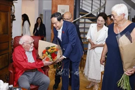 National Assembly Chairman Tran Thanh Man and his spouse Nguyen Thi Thanh Nga visit the family of Jacques Savary in Switzerland’s Vevey on July 28 (local time). (Photo: VNA)