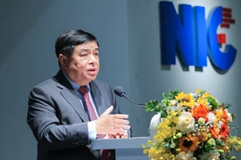 Deputy Prime Minister Nguyen Chi Dung speaks at the ceremony (Photo: VNA)