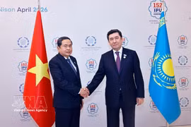 National Assembly Chairman Tran Thanh Man (left) and Yerlan Koshanov, Speaker of the Mazhilis - the lower house of Kazakhstan’s parliament, during their in Istanbul, Türkiye, on April 16 (Photo: VNA)