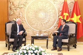 At the meeting between Secretary of the Party Central Committee and head of its Commission for External Relations Le Hoai Trung (right) and Special Envoy of the President and Advisor for International Affairs of Palestine Riad Malki in Hanoi on December 25. (Photo: VNA)