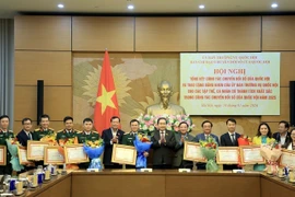 National Assembly Chairman Tran Thanh Man on January 14 presents certificates of merit from the NA Standing Committee to collectives and individuals for their outstanding performance in the legislature’s digital transformation in 2025. (Photo: VNA)