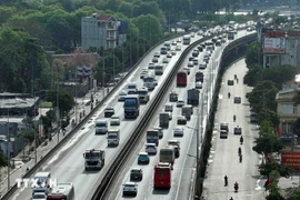 Vehicles travel on Ring Road 3 (Photo: VNA)