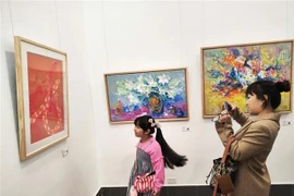 People visit the exhibition of the G39 artists' group in Hanoi. (Photo: VNA)