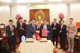 At the signing ceremony of the MoU on cooperation in culture, tourism and business connectivity between Can Tho and RoK’s Jinju city (Photo: VNA)