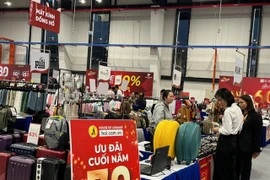 Visitors shop at the Shopping Seasons: Binh Duong Mega Sale programme being held in HCM City’s Binh Duong Ward from December 3-31. (Photo: VNA)