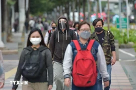 People wear masks to prevent COVID-19 in Jakarta, Indonesia, in 2022. (Photo: Xinhua/VNA)