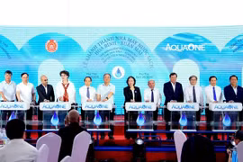 The opening ceremony of the Hoa Binh - Xuan Mai clean water plant. (Photo hanoimoi.vn)