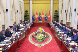 At the talks in Hanoi on October 23 between Vietnam's State President Luong Cuong and South African President Matamela Cyril Ramaphosa. (Photo: VNA)