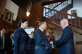 General Secretary of the Communist Party of Vietnam (CPV) Central Committee To Lam and his spouse Ngo Phuong Ly meet with former King Simeon Saxe-Coburg-Gotha, who served as Bulgaria’s Prime Minister from July 2001 to August 2005. (Photo: VNA)