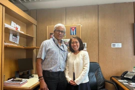 General Secretary of the Communist Party of Uruguay Juan Castillo (left) and Vietnamese Ambassador to Argentina and Uruguay. (Photo: VNA)