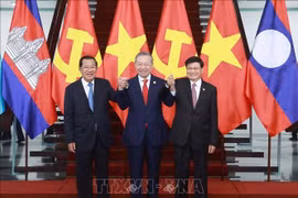 General Secretary of the Communist Party of Vietnam (CPV) Central Committee To Lam (middle), President of the Cambodian People's Party and President of the Cambodian Senate Hun Sen (left) and General Secretary of the Lao People's Revolutionary Party and President of Laos Thongloun Sisoulith. (Photo: VNA)