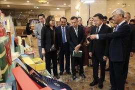 Delegates visit a display booth at the forum. (Photo: VNA) 